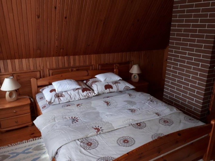 Sypialnia 2 na piętrze 
Łoże małżeńskie  ( 160 cm )
Dostawka wersalka ( 120 cm )